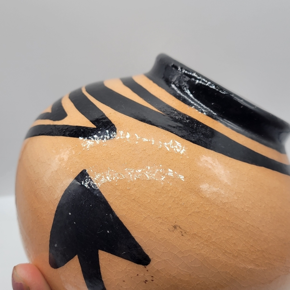 Signed Pottery Art Deco Vase Terracota Black Color Native American Small Ceramic - Picture 7 of 9